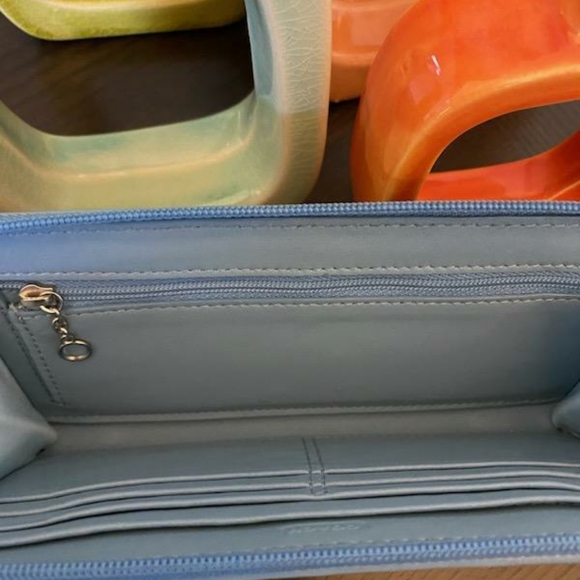 **SOLD**Coach Signature Optic Butterfly Wallet - Picture 9 of 10